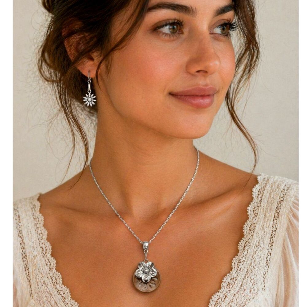 Handmade Flower Necklace & Earrings Set | Nature Inspired Jewelry - Picture 5 of 5
